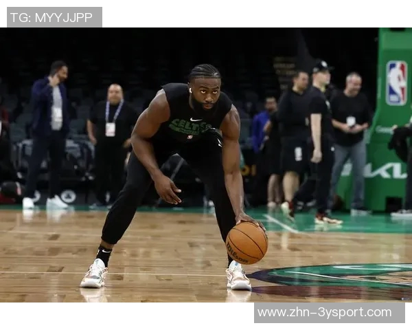 杰伦布朗进入MVP讨论后防守压力加大效率下滑引发关注